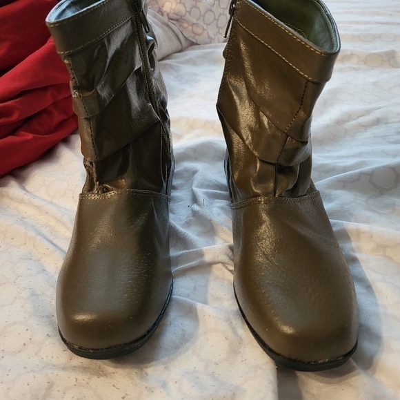 Beacon women's 8.5 olive Green leather ankle boots - Picture 14 of 15